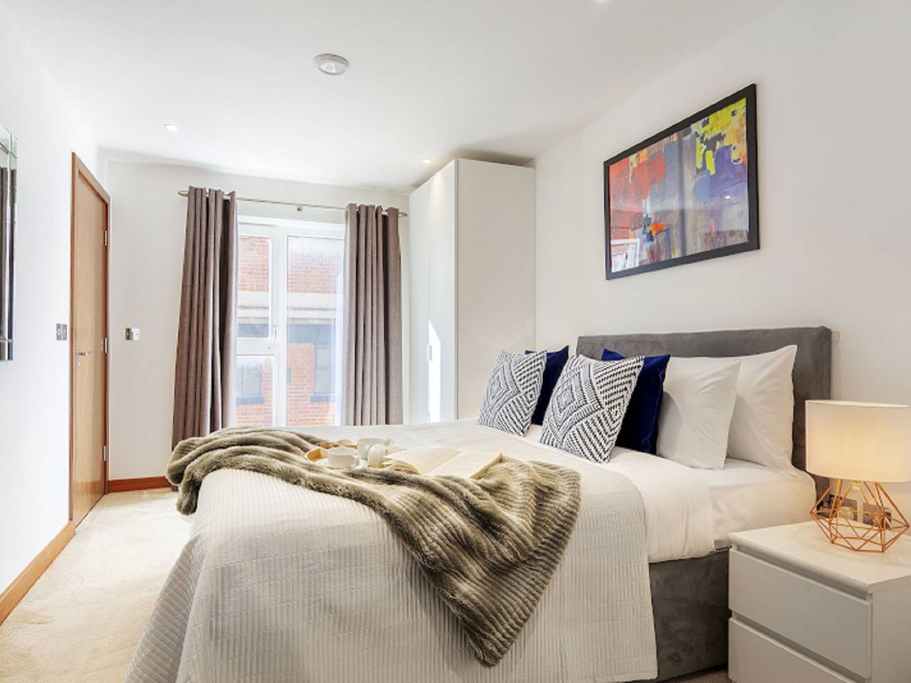 Entire apartment, Shoreditch Square, Hoxton in Bethnal Green, London