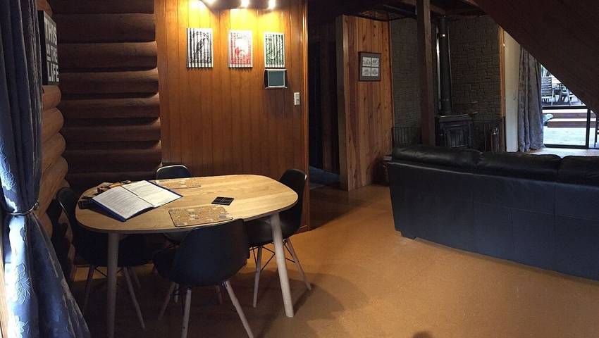 Log cabin for 6 people, with balcony and sauna as well as garden and hot tub in Canterbury (NZ)