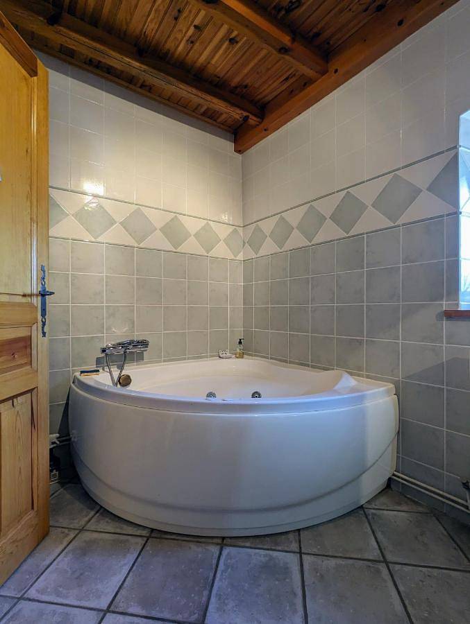 Location de vacances pour 6 personnes, avec terrasse et piscine ainsi que jardin et vue à Retournac - 3