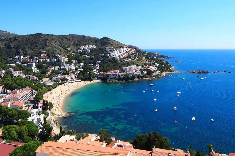 Appartement entier, Apt 3 Chambres Terrasse Vue Mer Plage Rosas - Climatisation Neuve- Parking Prive in Roses, Costa Brava