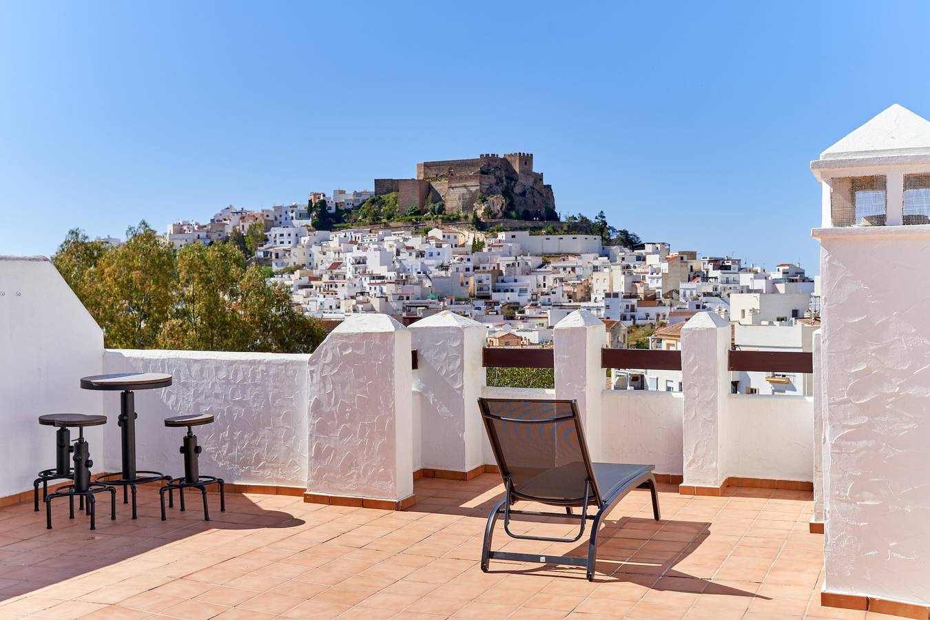 Geheel appartement, Appartement 'El Ático Del Oasis' met zeezicht, wifi en airconditioning in Salobreña, Costa Tropical