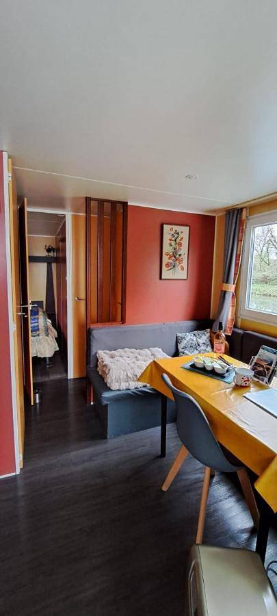 Bateau pour 5 personnes, avec balcon ainsi que piscine et jacuzzi, adapté aux familles en Bourgogne-Franche-Comté - 2