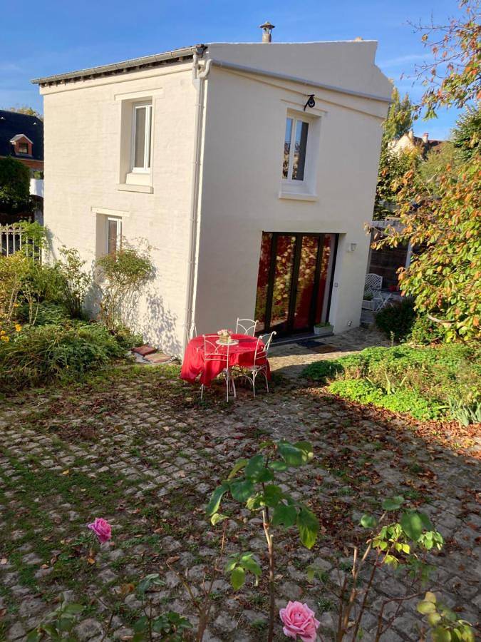 Gîte pour 2 personnes, avec vue et jardin à Montlignon