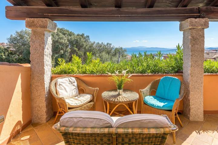Villa per 7 persone, con vista oceano e terrazza, adatto a famiglie con bambini a Golfo Aranci