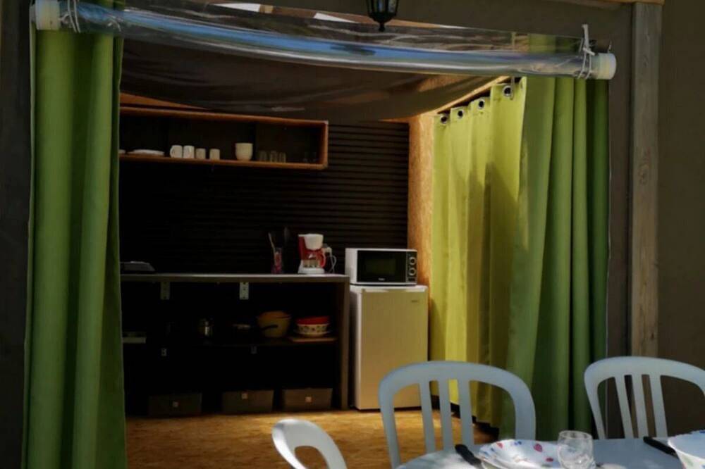 Camping 3 étoiles - Piscine in Collias, Nimes und Umgebung