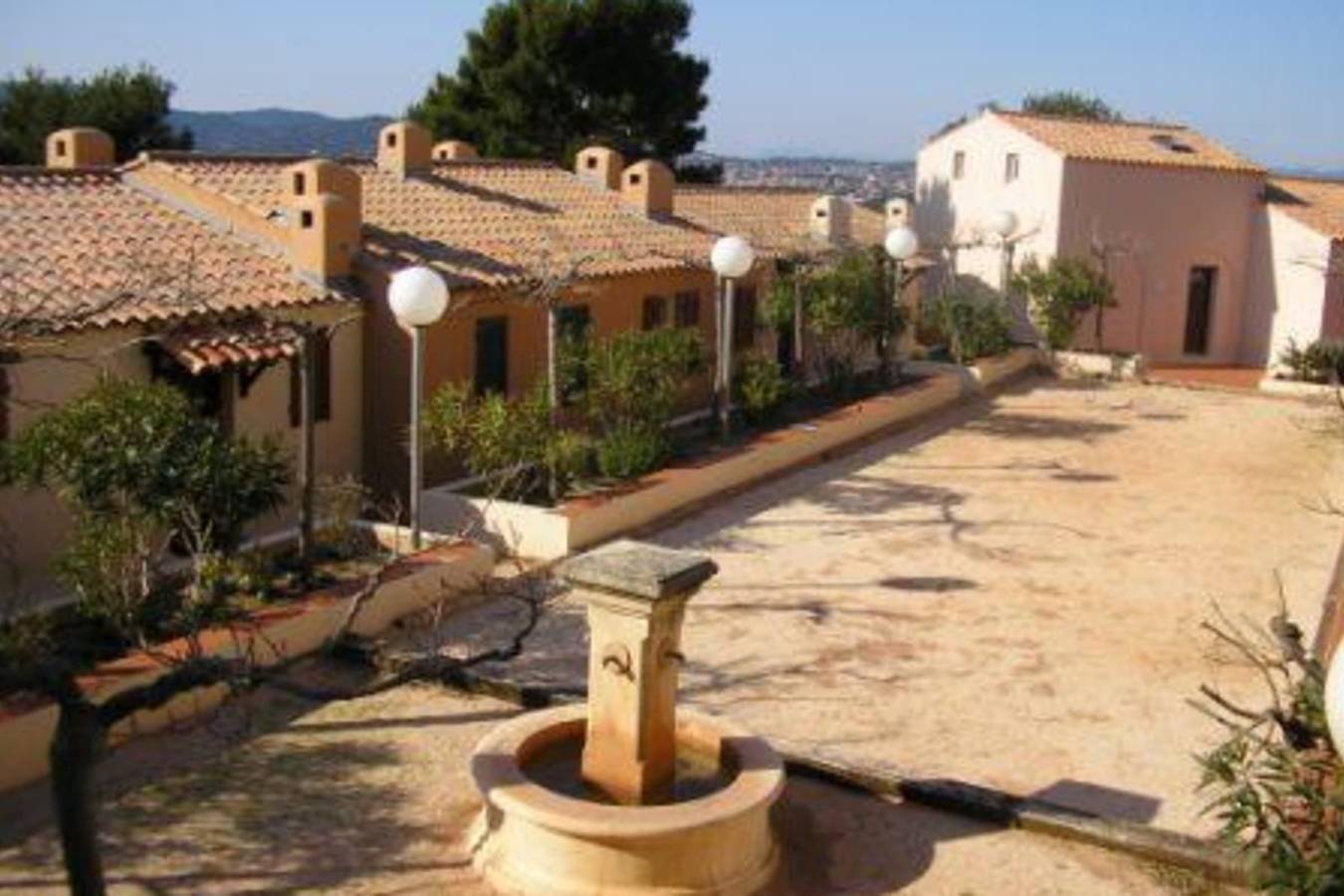 Appartement entier, Appartement avec piscine partagée à Saint-Mandrier in Saint-Mandrier-sur-Mer, Côte méditerranéenne (France)