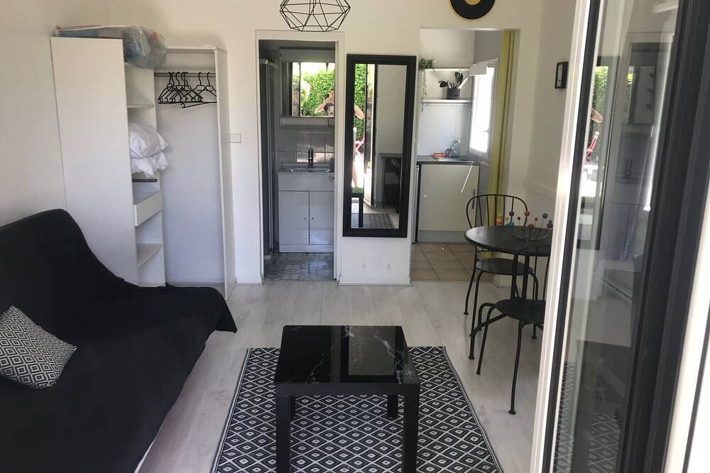 Entire apartment, Maisonnette in La Rochelle with small garden in La Rochelle, La Rochelle region