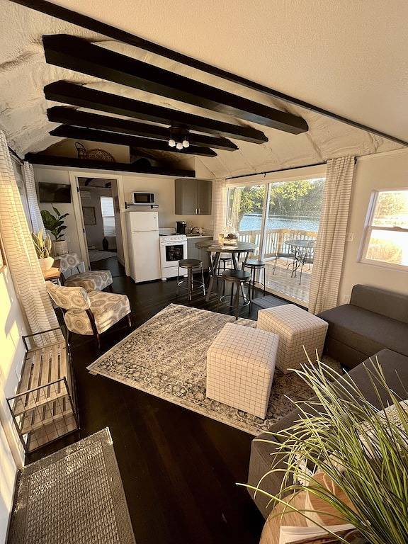 Cozy lakefront cabin - on both Big and Little Spirit Lake in Dickinson County