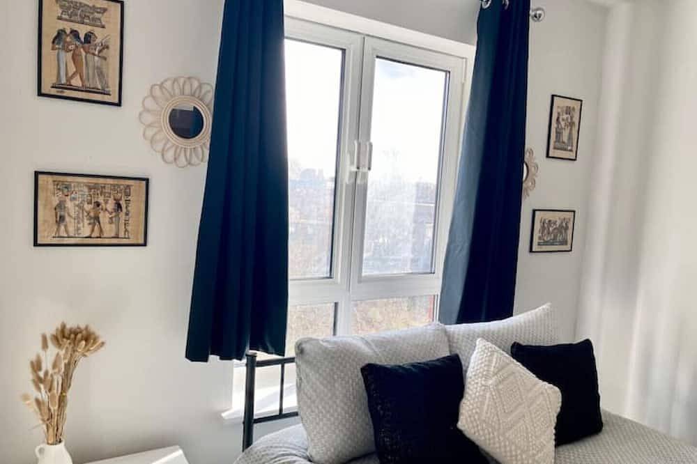 Entire apartment, Cosy Egyptian Inspired City Centre Apartment in Northampton, Northamptonshire