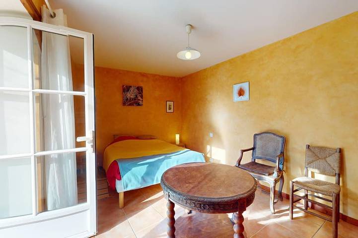 Gîte pour 12 personnes, avec piscine ainsi que terrasse et jardin à Saint-Julien-des-Landes - 2