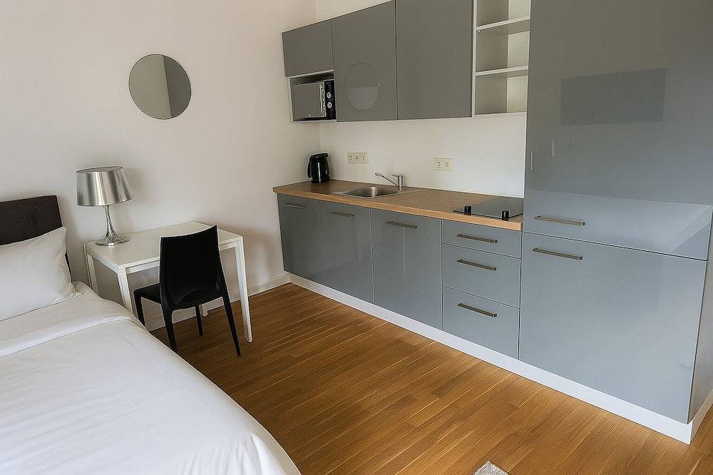 Ganze Wohnung, Premium Apartment mit zentraler Lage & Terasse in Reinickendorf, Berlin