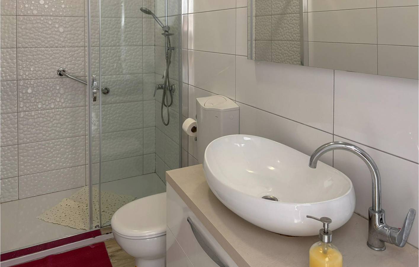 Apartamento vacacional entero, Apartamento de vacaciones para 2 personas con jardín in Podgora, Rivera de Makarska