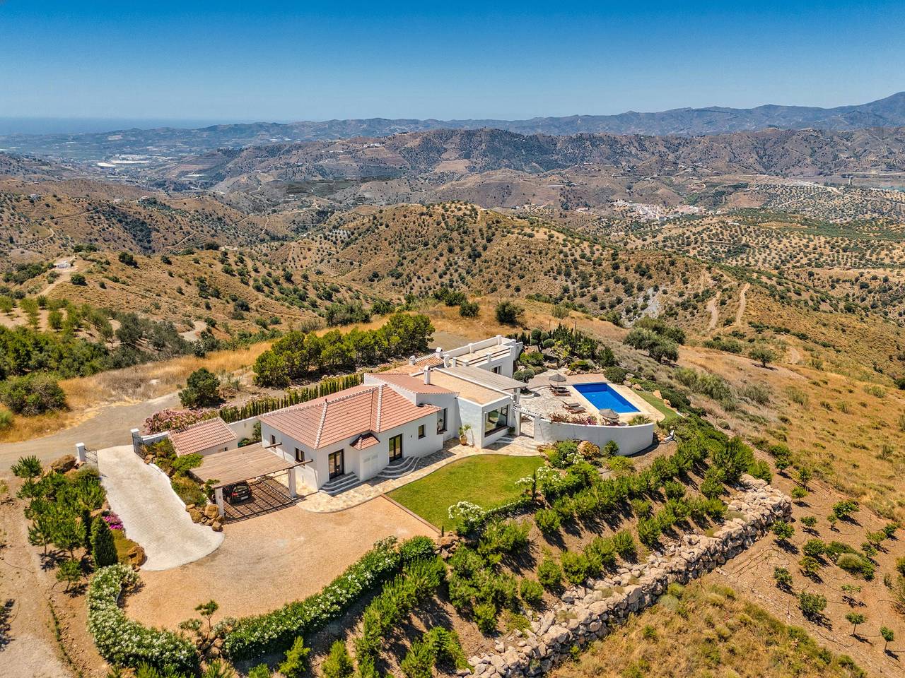 Villa mit einzigartigem Design in der Nähe von Alcaucín, Málaga in Canillas de Aceituno, Málaga Provinz