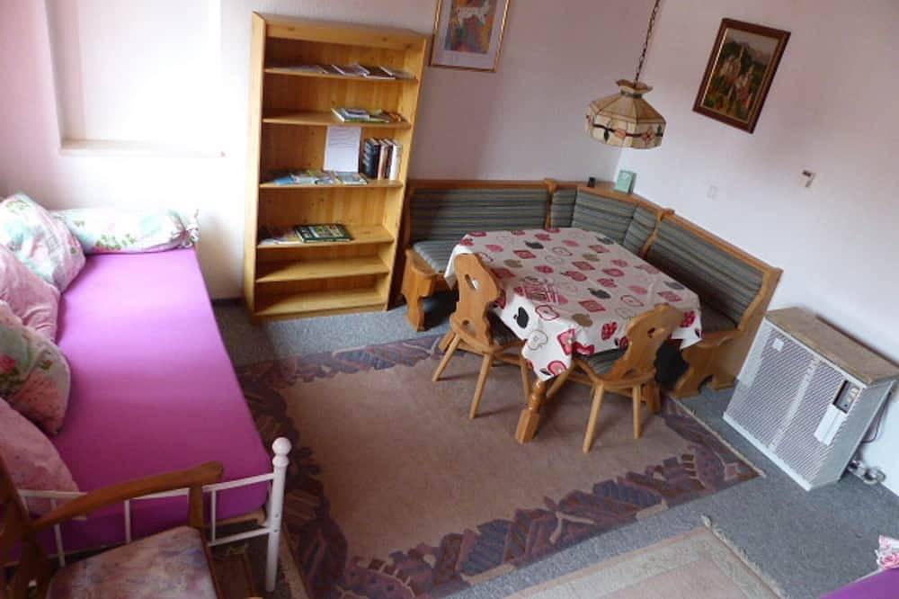 Geheel appartement, Um minuto a pé da zona pedonal, o quarto tem vista para o jardim in Nördlingen, Zwaben (Bayern)