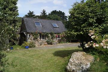 Gîte pour 2 personnes, avec sauna et jardin à Loperhet