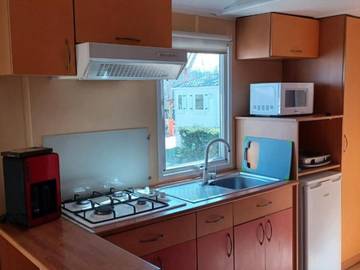 Gîte pour 6 personnes, avec terrasse à UR
