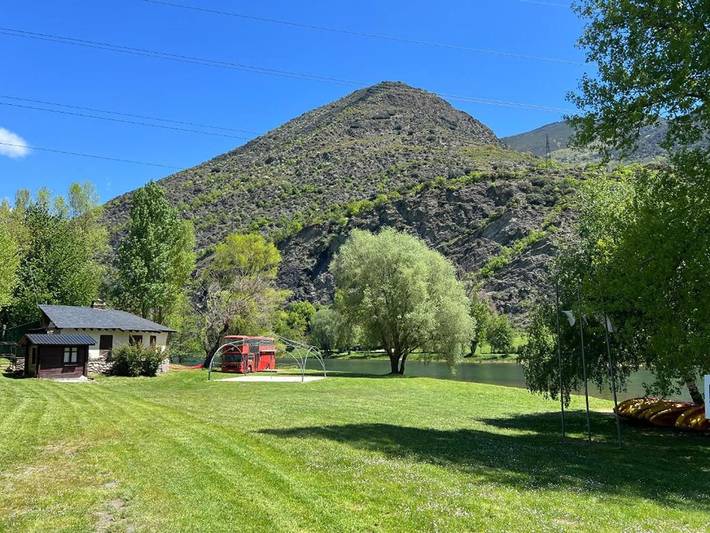 Casa La Pica con salida a jardín in Àreu, Alíns