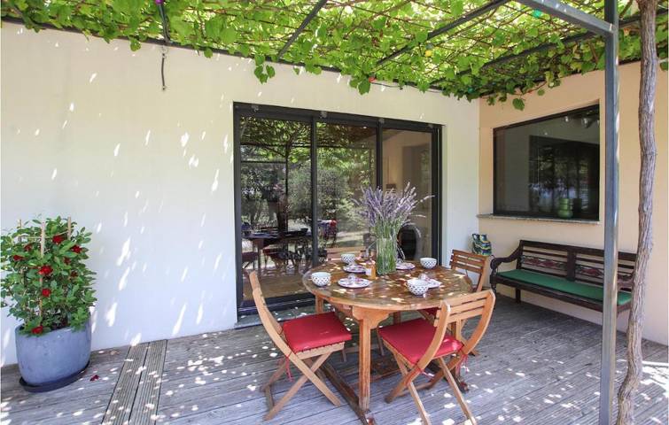 Location de vacances pour 6 personnes, avec piscine et jardin à Montbrison-sur-Lez - 2