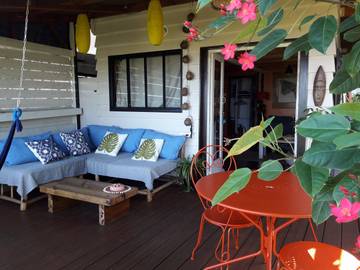 Bungalow pour 2 personnes, avec terrasse ainsi que piscine et jardin sur l' Île de la Réunion