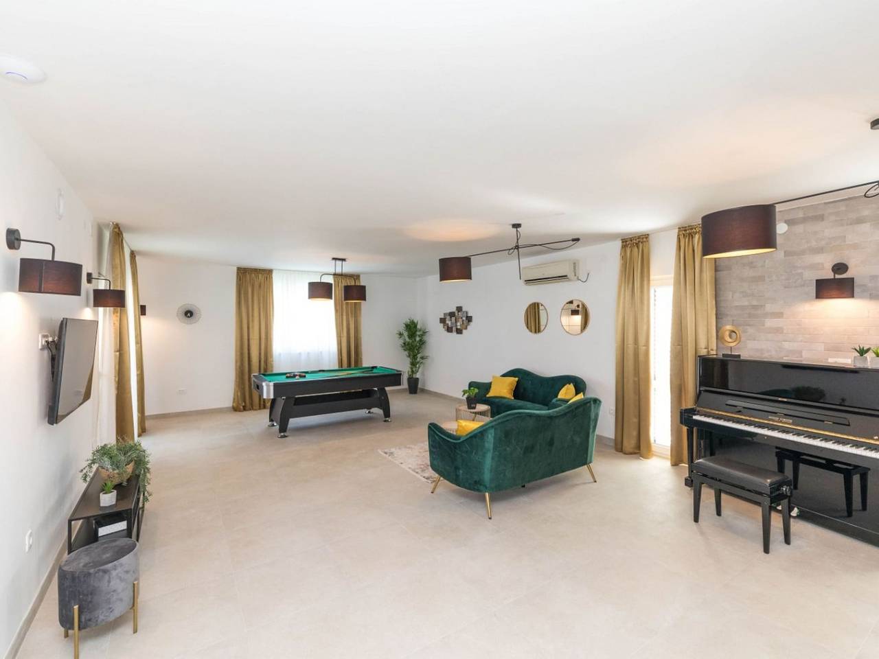 Scenic Elegant Trogir Villa with Pool - Five Bedroom Villa in Trogir, Split-Dalmatien