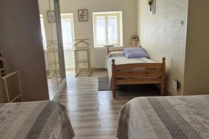 Gîte pour 5 personnes, avec jardin à La Tour-Saint-Gelin - 4