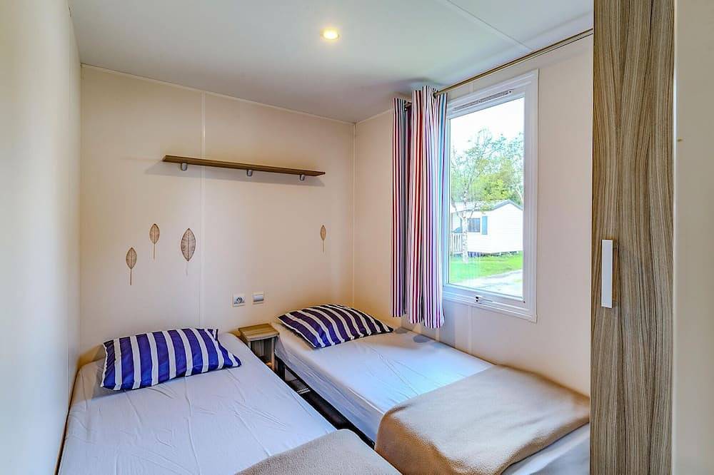 Awesome (sta)caravan in Saint-Georges-de-Didon in Saint-Georges-de-Didonne, Côte de Beauté