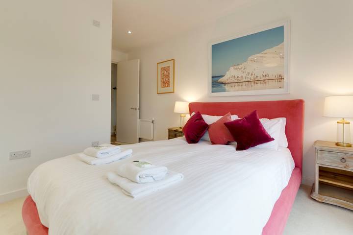 Entire apartment, Pass the Keys | Stunning and Spacious Modern Flat - Own Car Park in Cambridge, Cambridgeshire