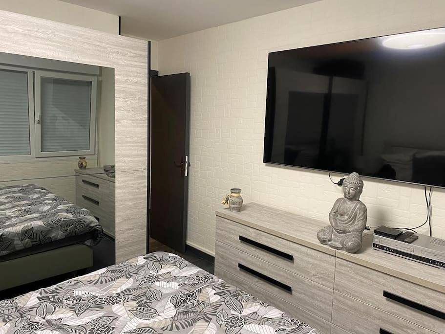 Appartement entier, Three-Bedroom Apartment in Douai, Département Nord
