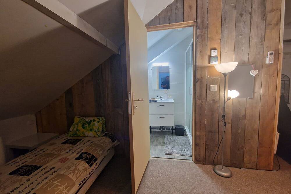 Chambre familiale Maelle (3 lits double) in Garchizy, Nièvre