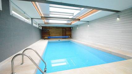Gîte pour 8 personnes, avec jacuzzi et jardin ainsi que piscine et terrasse à Ohey