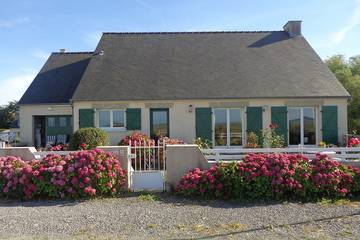 Gîte pour 4 personnes, avec terrasse et jardin à Hirel