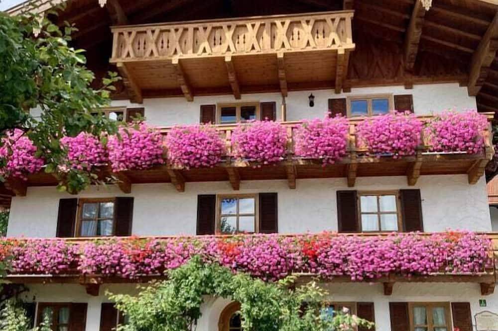 Ganze Wohnung, Ferienwohnung Ii, 40 qm für 2 Pers. sep.Schlafzimmer in Rottau, Grassau