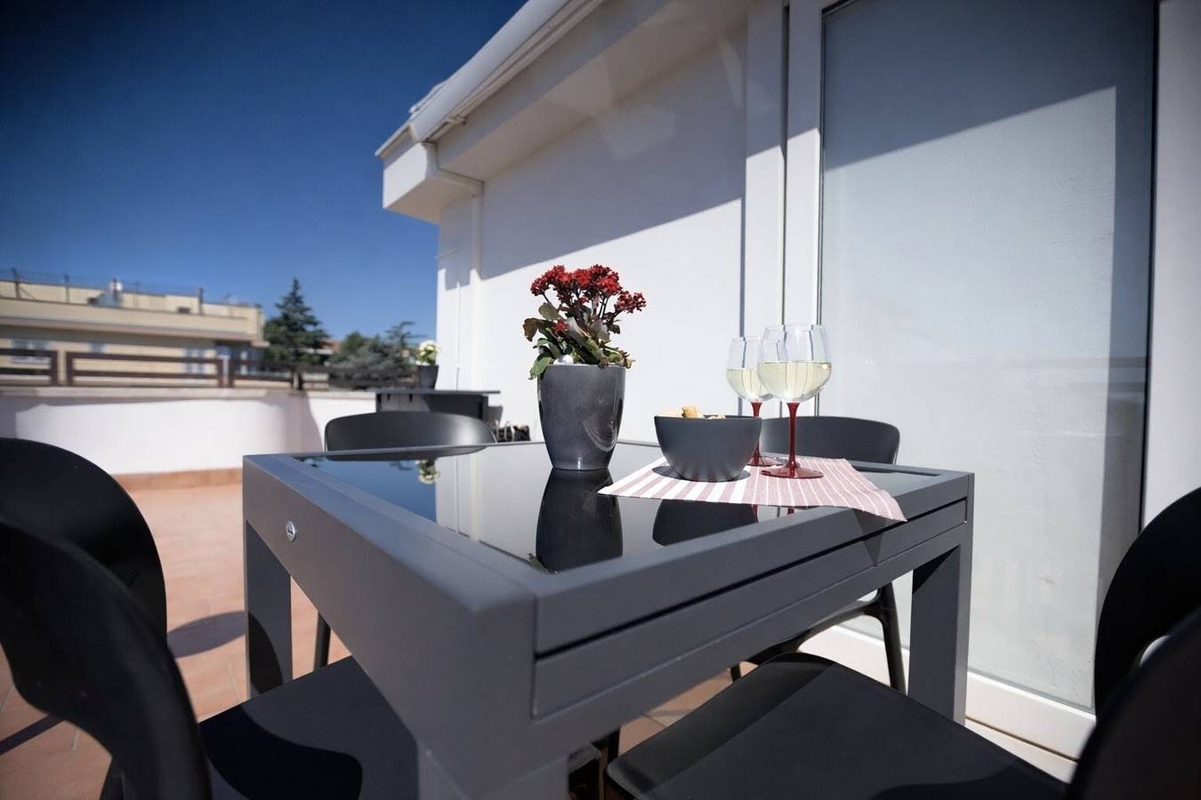 Ganze Wohnung, Penthouse mit großer Terrasse und privatem Parkplatz nahe Trastevere in Wohngegend in Rom, Rom Provinz