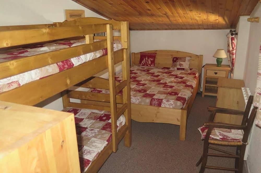 Appartement entier, 300m des commerces, 2ème étage, vue station, balcon, télévision, casier à ski, 43m², Les Menuires in Les Menuires, Saint-Martin-de-Belleville