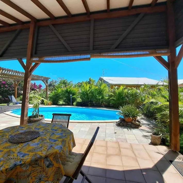 Vacation rental for 2 people, with terrace and pool in Guadeloupe (Caribbean)