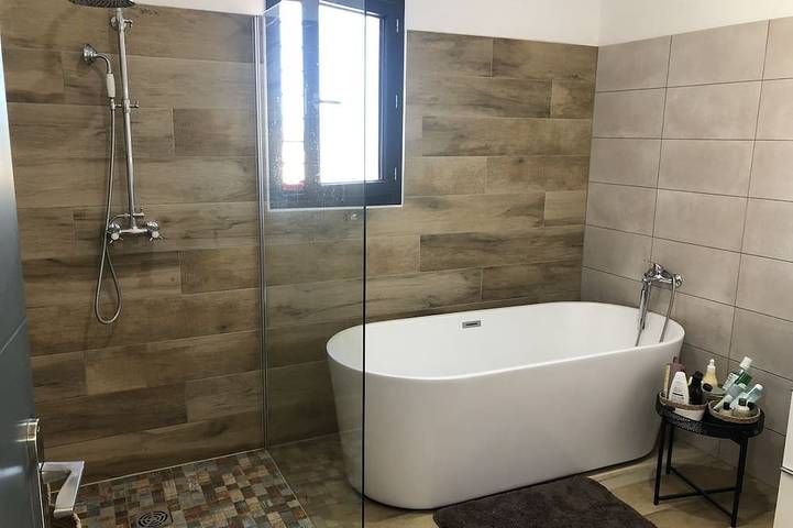 Villa pour 10 personnes, avec terrasse ainsi que jardin et jacuzzi à Narbonne - 3