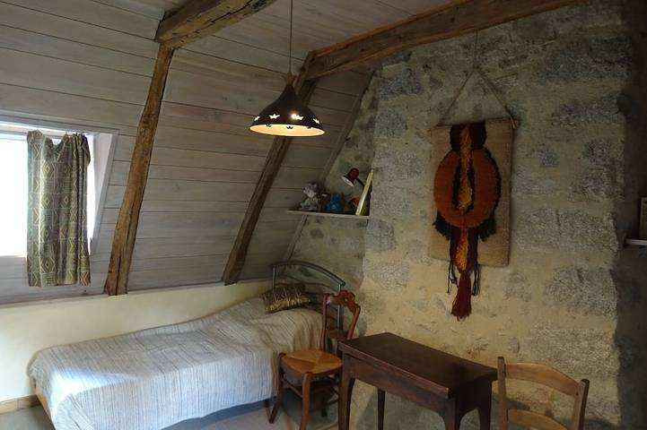 Location de vacances pour 4 personnes, avec Terrasse et Jardin à Junhac