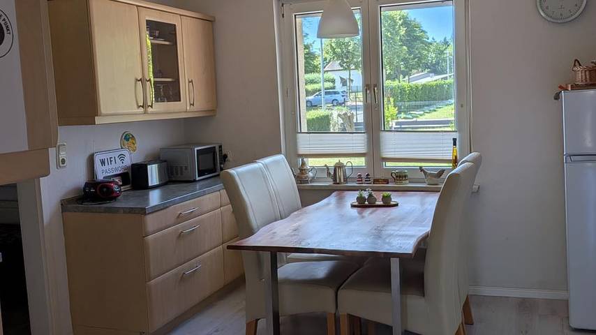Ganze Wohnung, Großzügige Ferienwohnung mit viel Platz zwischen Tollenseesee und Müritz in Hohenzieritz, Mecklenburg-Strelitz