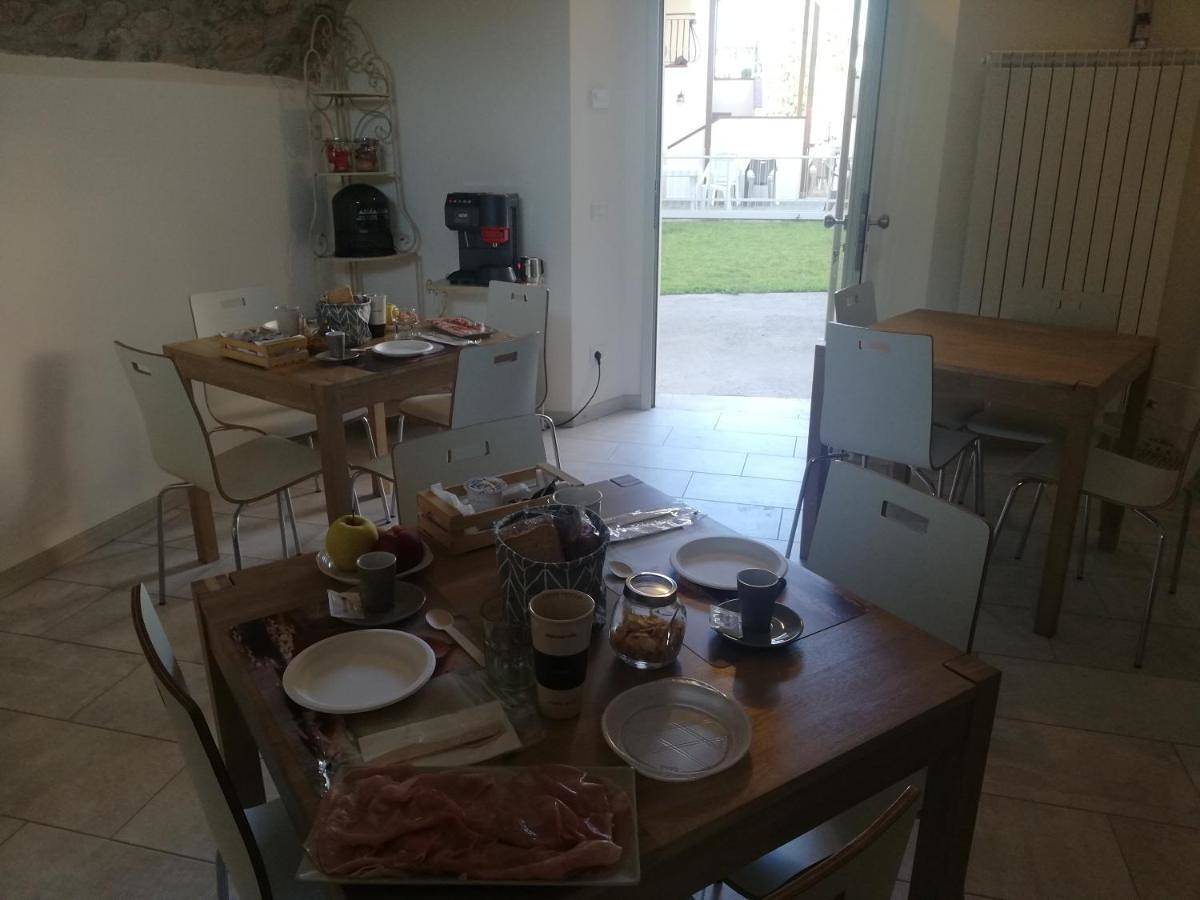 La corte dell'Elmo in Gavardo, Prealpi Gardesane