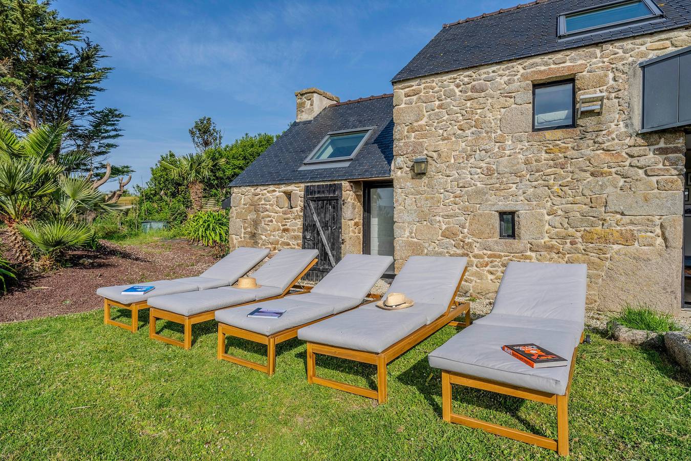 Villa Léonie - Piscina interior, terraza, jardín y Wi-Fi en la Costa de las Leyendas in Kerlouan, Región de Brest