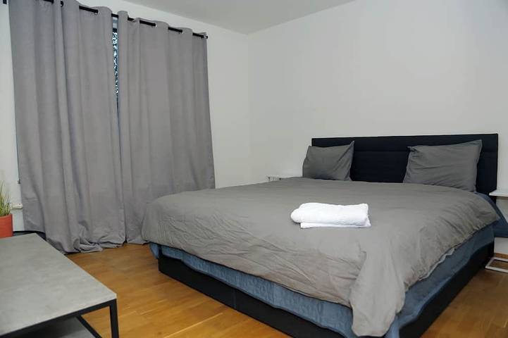 5-Schlafzimmer Haus mit Jacuzzi, kostenlosem Parken und 2 Bädern in Malmö in Malmö, Schwedische Ostsee