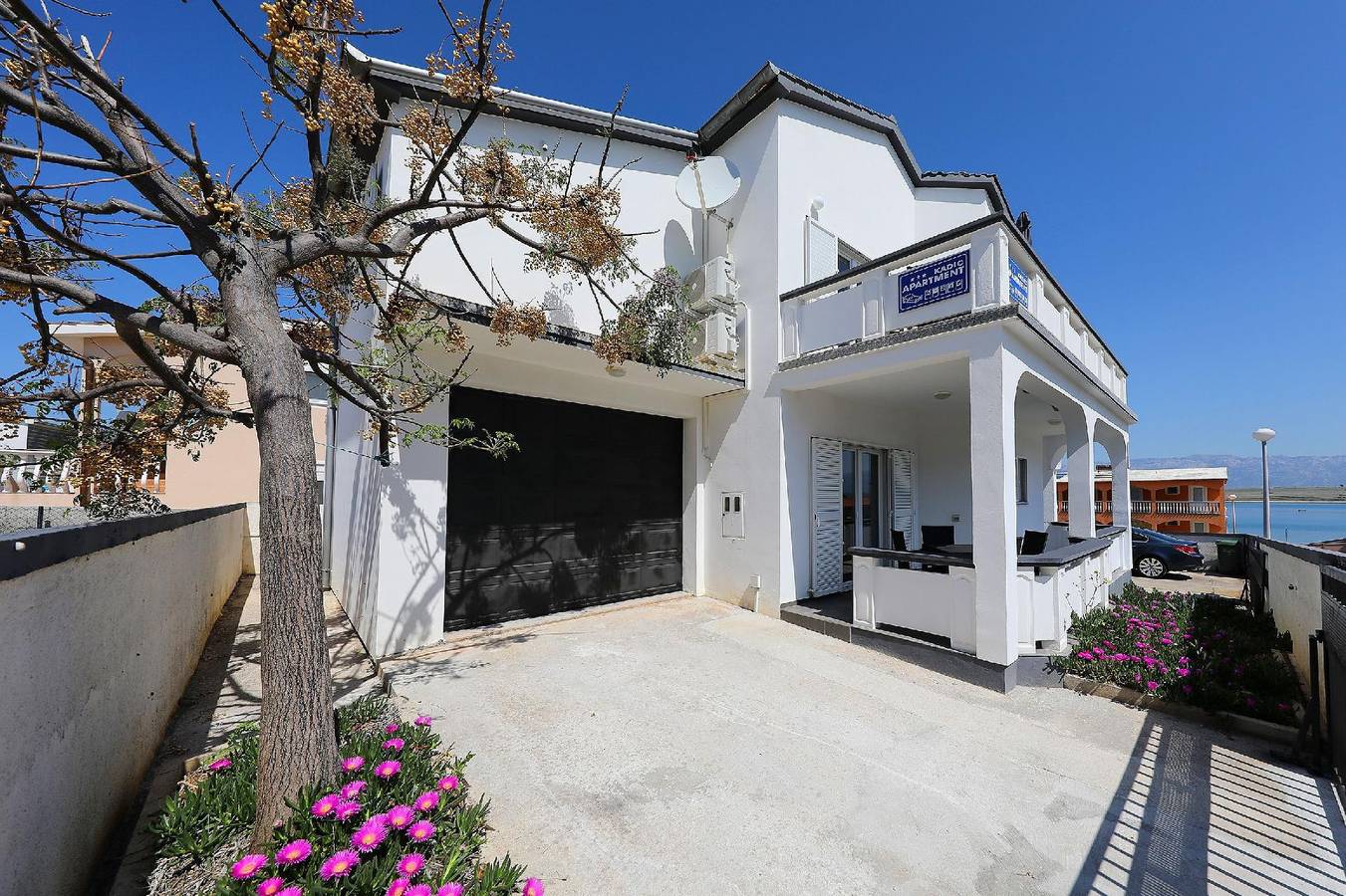 Ganze Ferienwohnung, Apartment Carmen in Vir mit Garten und Terrasse in Vir