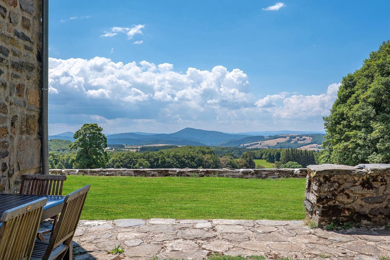 Gîte « Gîte De La Chareyre » avec vue sur la montagne, terrasse privée et Wi-Fi in Sagnes-et-Goudoulet, Parc naturel régional des Monts d'Ardèche
