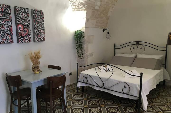 Apartamento entero, Independent apartment, ground floor, open space climate, bathroom, kitchenette in Martina Franca, Provincia de Taranto