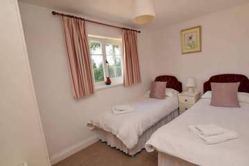 Holiday Home for 4 People in Pembroke, Pembrokeshire, Photo 3