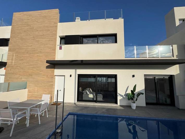 Villa pour 6 personnes, avec terrasse ainsi que piscine et vue - 1