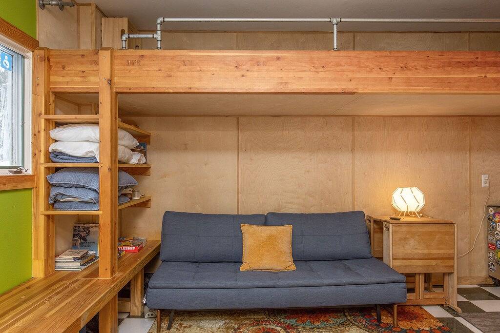 Ganze Wohnung, Kleine funktionelle Ski-In / Out-Wohnung direkt neben der Piste! in Girdwood, Anchorage