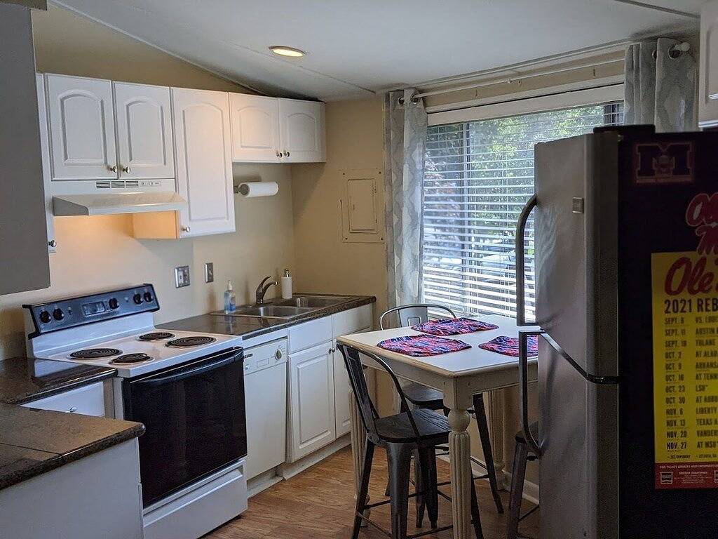 Ganze Wohnung, Tree House Condo! Great Location! Steps From Campus! in Oxford (MS), Lafayette County