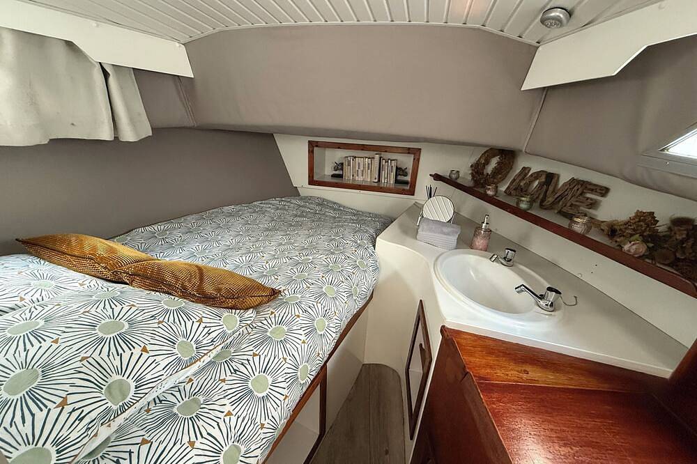 🌿 Nuitée insolite à bord du bateau Le Viking – Déconnexion au fil de la Marne in La Ferté-sous-Jouarre, Seine-et-Marne