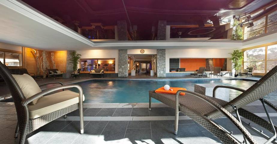Appart’hôtel pour 6 personnes, avec jacuzzi et balcon ainsi que piscine et sauna, animaux acceptés